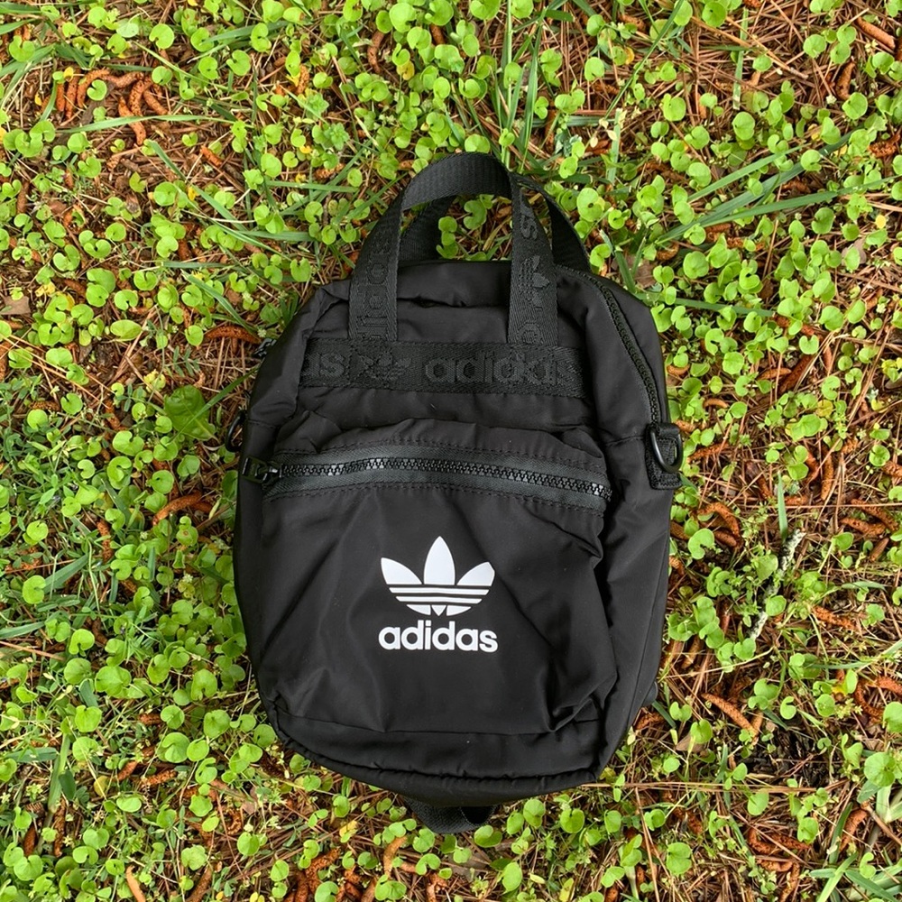 This small Adidas workout bag is new without tags and is in great condition!!